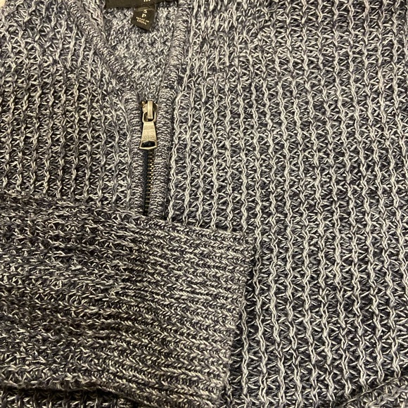 Banana Republic knit sweater size small - Picture 3 of 3